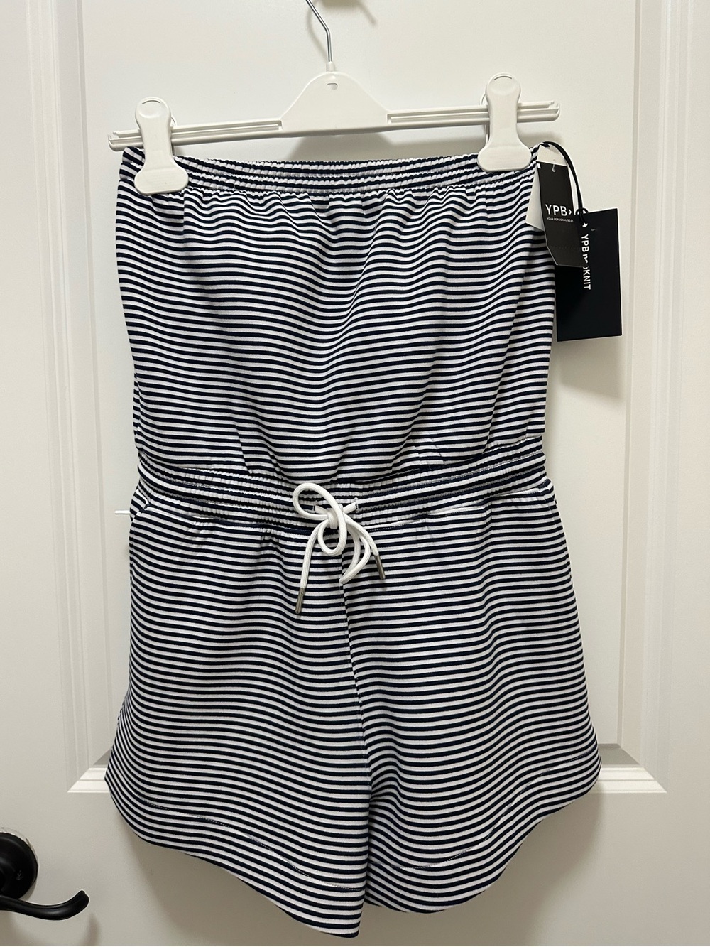 NWT Abercrombie and Fitch YPB Strapless Romper - Navy & White Size Small